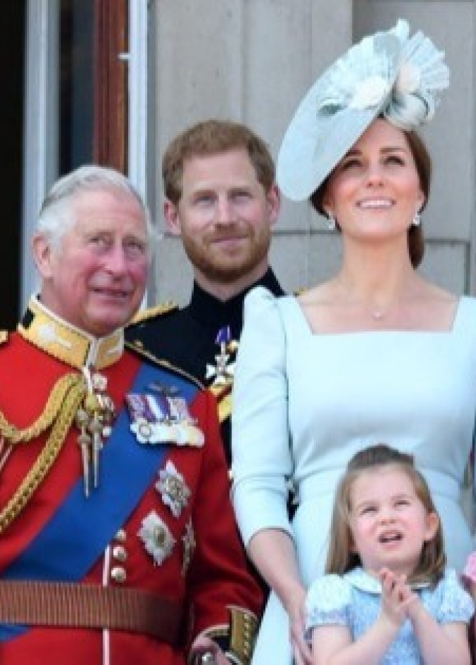 كيف تقضي العائلة المالكة البريطانية يومها؟