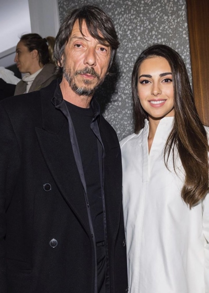 فاليري أبو شقرا برفقة المدير الإبداعي لدار فالنتينو بيار باولو بيتشيولي في ميلانو