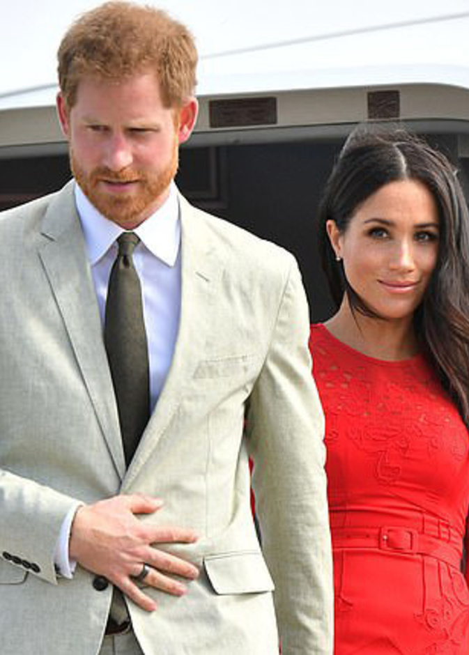 ملكة بريطانيا و الأمير هاري وميغان