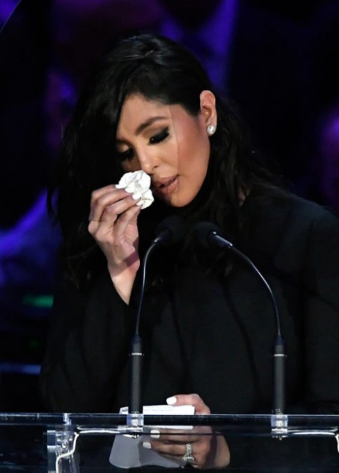 فانيسا براينت في ستيبلز سينتر خلال خطابها المؤثر الموجه إلى زوجها وابنتها الراحلين