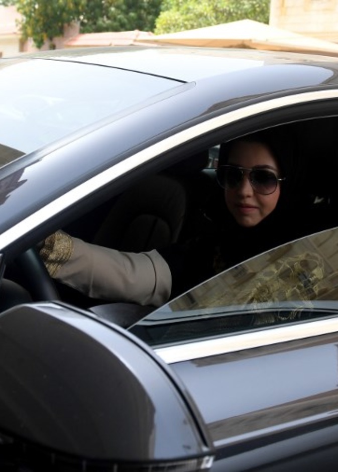 شروط قيادة المرأة الاجنبية للسيارة في السعودية واستخراج الرخصة