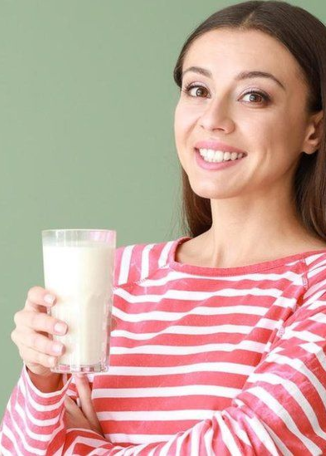  الإفراط في شرب الحليب يسبب هشاشة العظام
