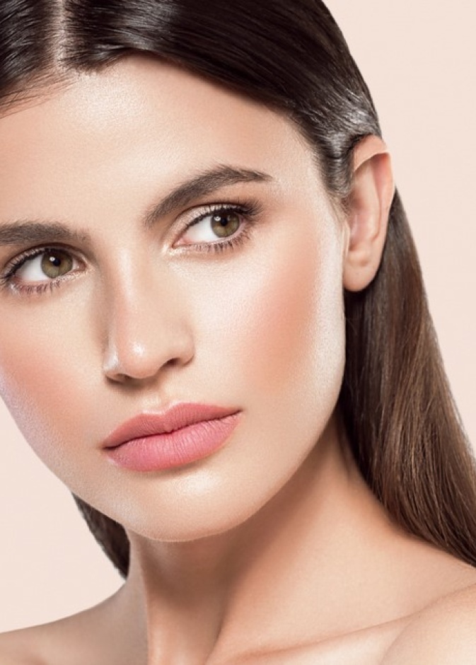 امزجي الثوم مع زيت جوز الهند لحواجب أكثر سماكة