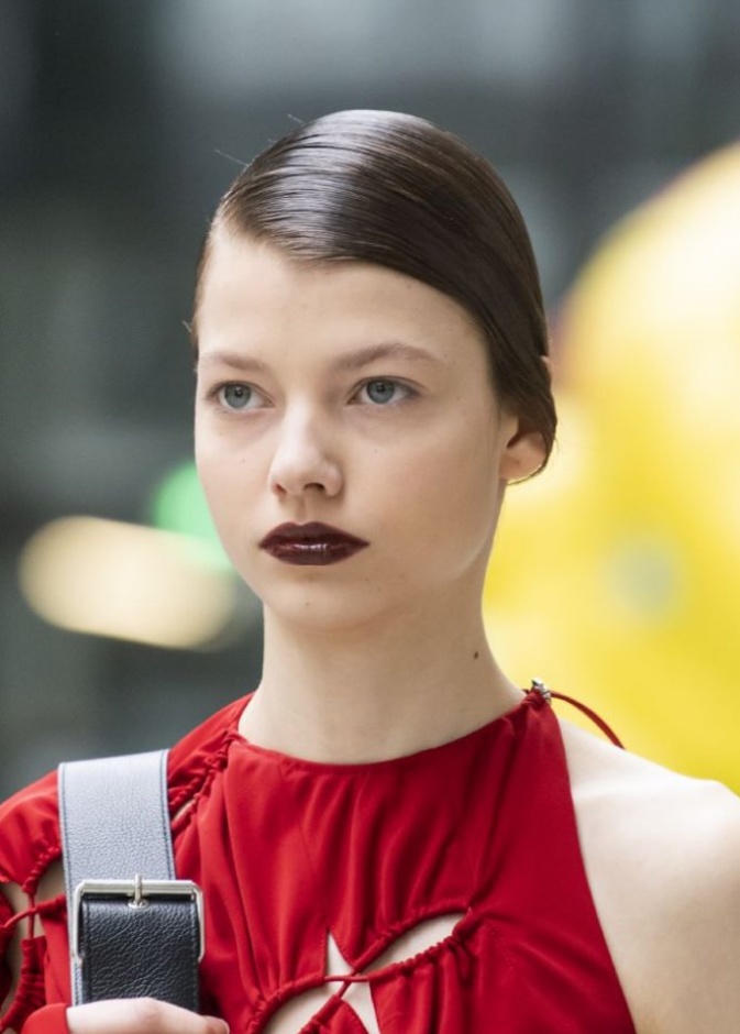 اجمل الوان احمر الشفاه البارزة لشتاء 2021 مباشرة من باريس من Christian Dior