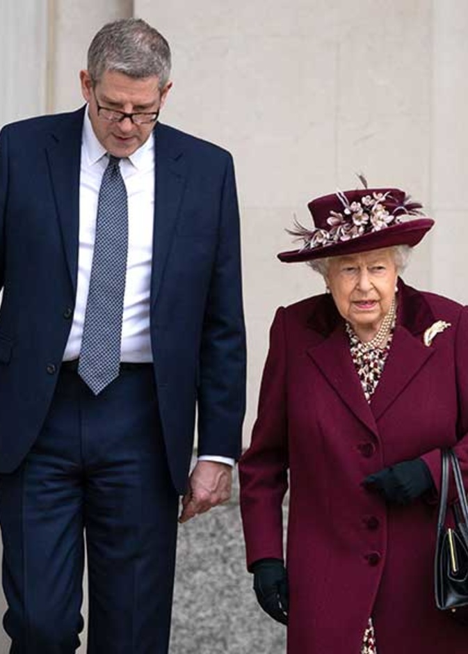 ملكة بريطانيا تزور مقر المكتب الخامس "المخابرات الحربية البريطانية" في لندن