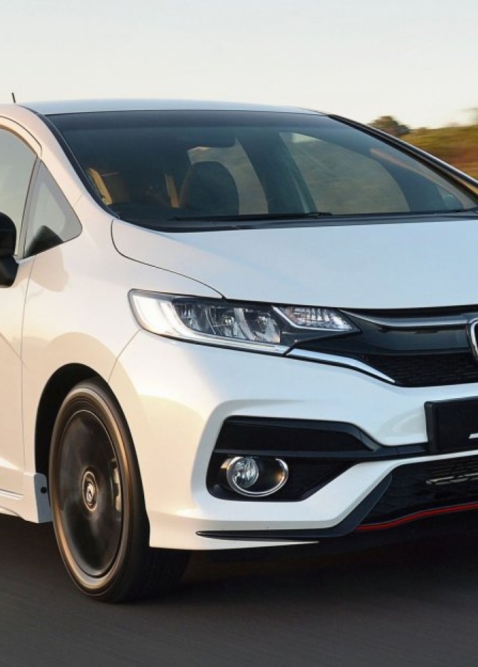 هوندا تطرح موديلين من Jazz بنظام الدفع الهجين