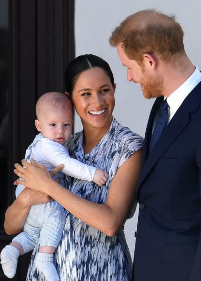 الأمير هاري وزوجته ميغان ماركل وطفلهما أرشي