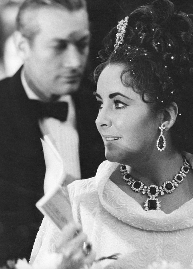 النجمة الأمريكية إليزابيث تايلور 