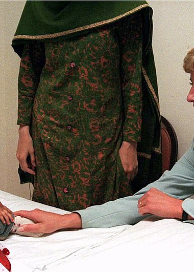 لقطات إنسانية أسعدت فيها عائلة الأميرة ديانا الآخرين