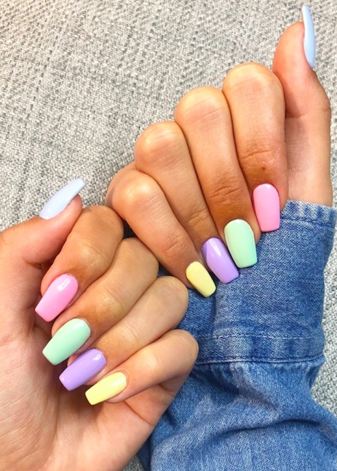 ربيع 2020 بدرجات الألوان الزاهية في المناكير