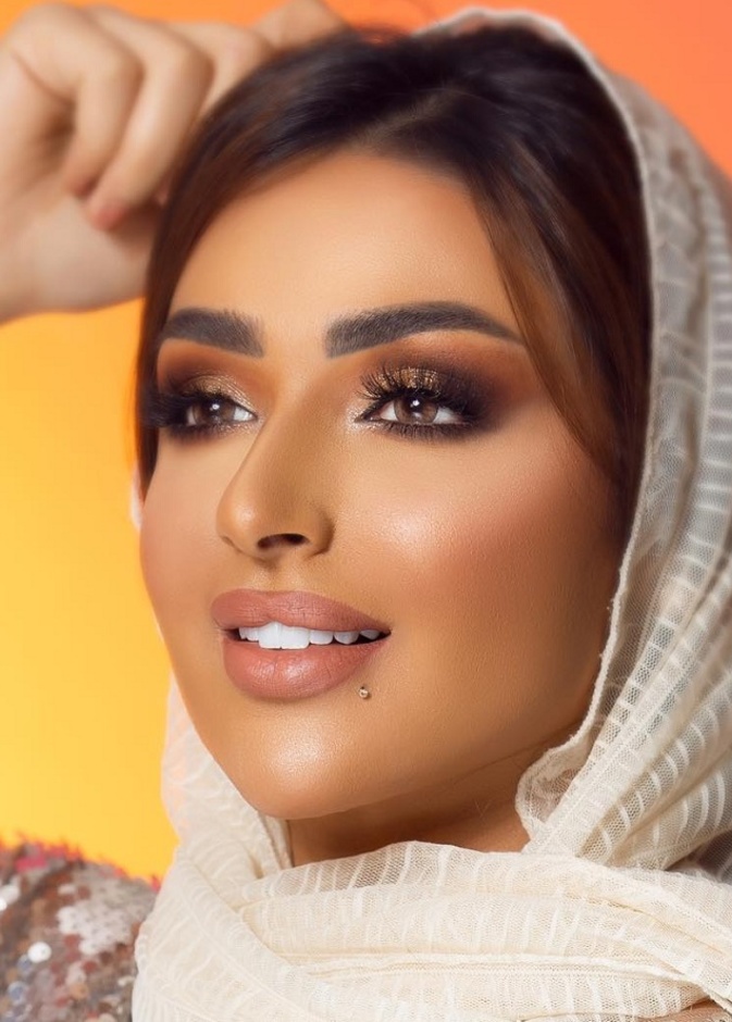 مكياج ذهبي من  امل الانصاري