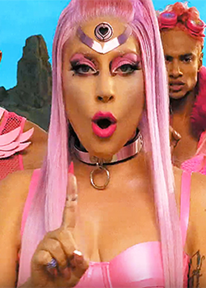 ليدي جاجا في كليب stupid love