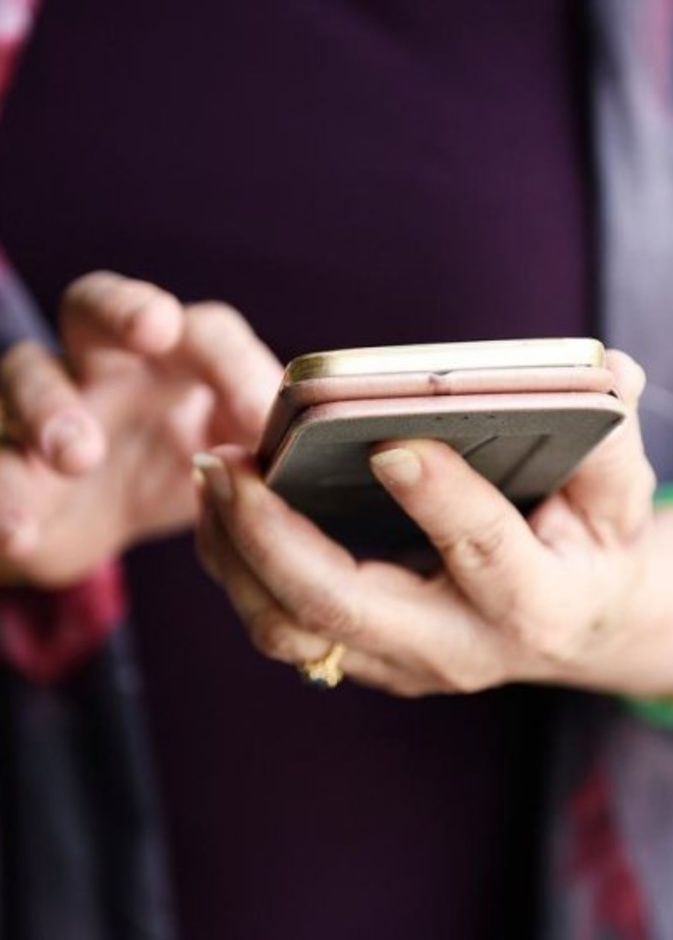 لينكدإن LinkedIn تختبر ميزة القصص