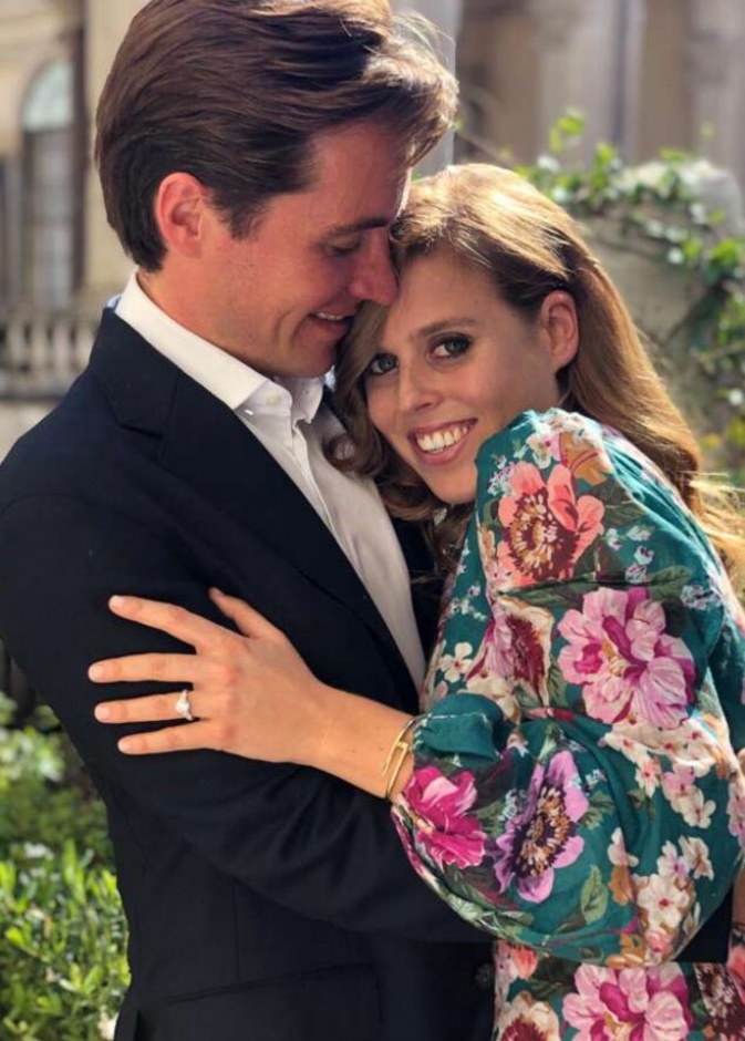 كيف كانت إطلالة الأميرة بياتريس في يوم عٌرسها السري؟