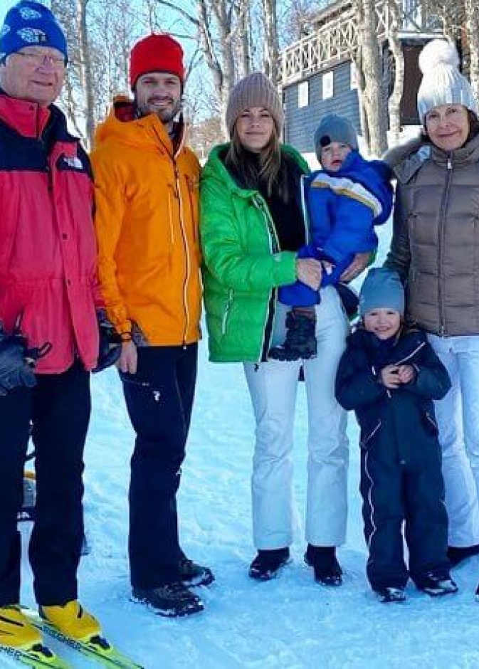 العائلة السويدية المالكة تنشر صورا من عطلتها السنوية الشتوية