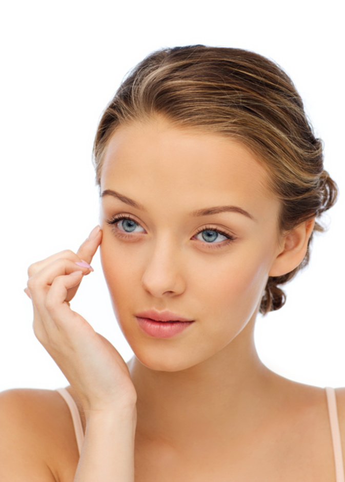 تخلصي من الانتفاخ تحت العين من خلال تقنية الليزر