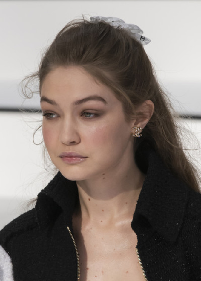 تسريحات شعر طبيعية في عرض شانيل لخريف وشتاء 2020-2021