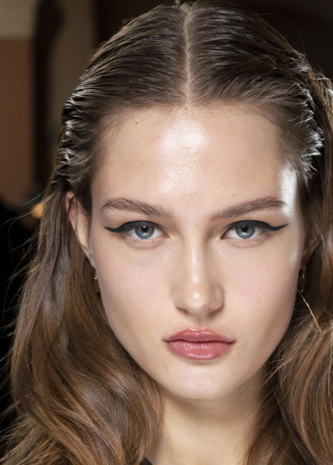 رسمات الايلاينر العريض احدث موضة في 2020 من Michael Halpern