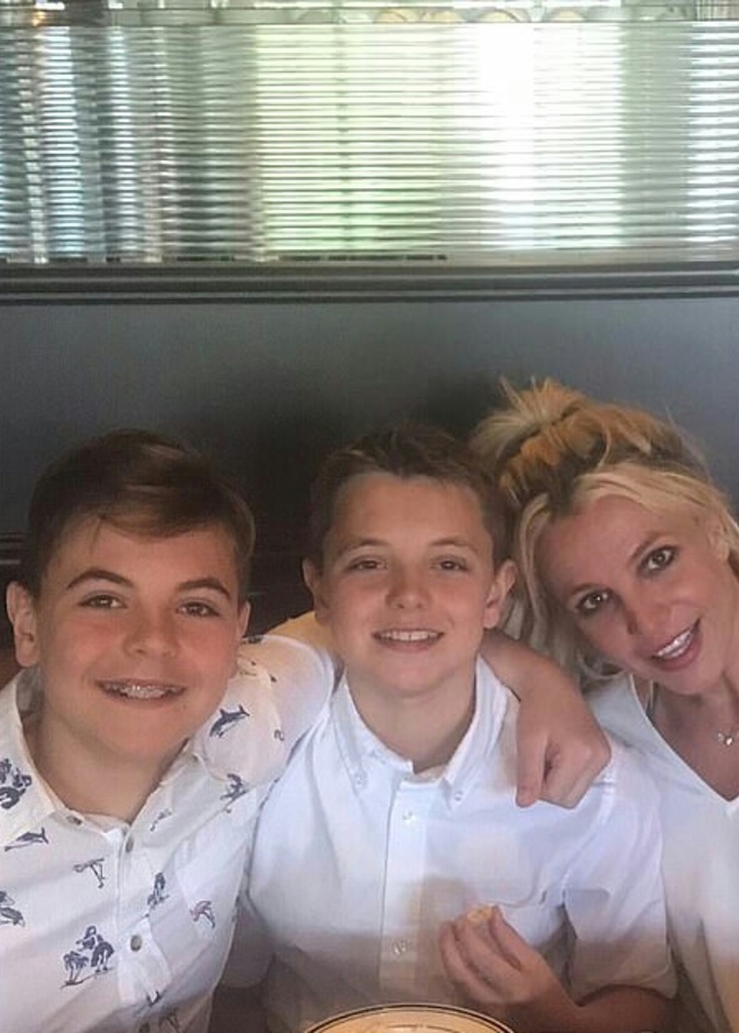 بريتني سبيرز و أولادها 