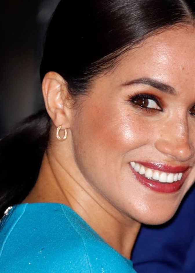 بمكياج ثقيل و لقطة مثيرة للجدل.. ميغان ماركل تودع الحياة الملكية