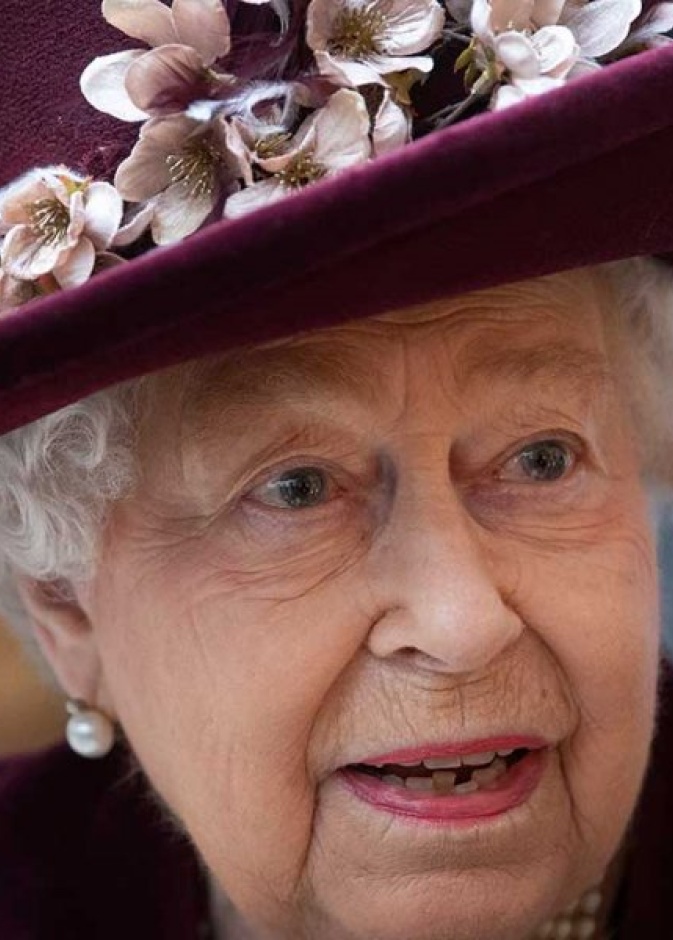 ملكة بريطانيا تودع واحد من أكبر مساعديها