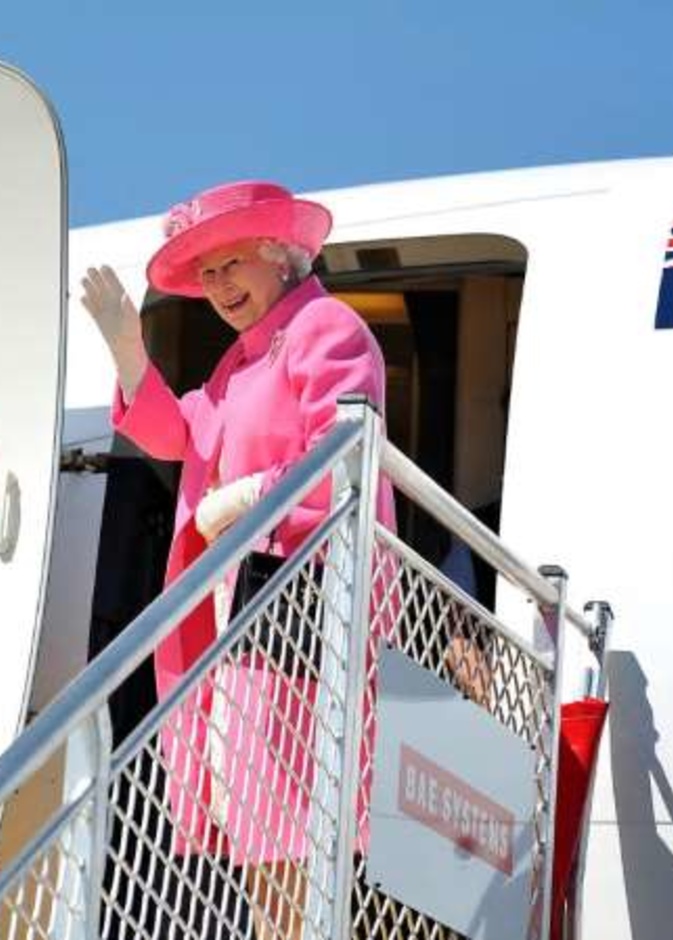 لماذا لا تمتلك الملكة إليزابيث الثانية جواز سفر ورخصة قيادة؟