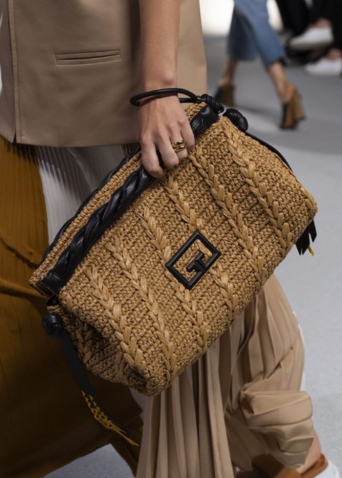 آخر موضة الحقائب النسائية لربيع وصيف 2020 مع القش من Celine