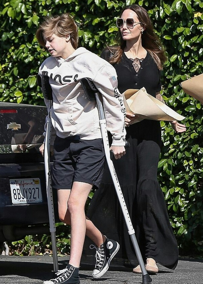 أنجلينا جولي و بناتها 