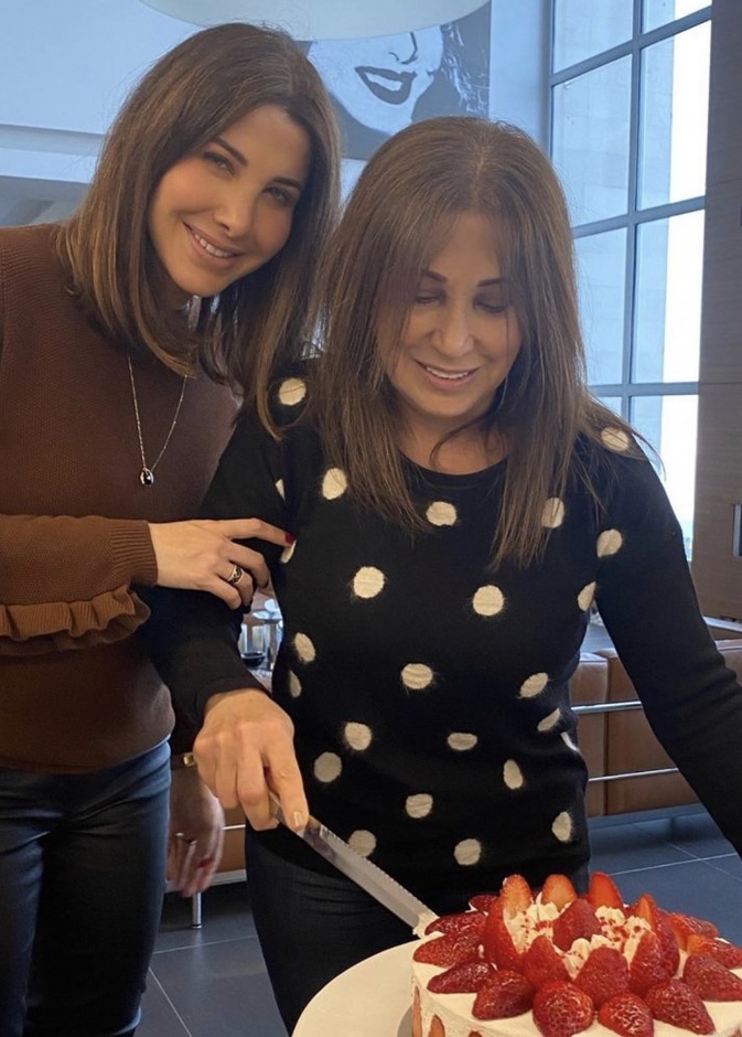 نشرت نانسي عجرم صورة برفقة أمها بمناسبة عيد ميلادها