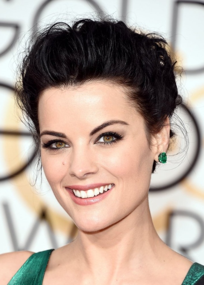  أجمل إطلالات Jaimie Alexander الجمالية مع المكياج السمومي