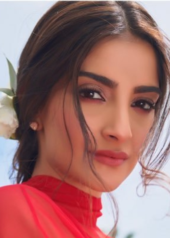 سونام كابور توجه لمعجبيها رسالة توعية لمخاطر كورونا