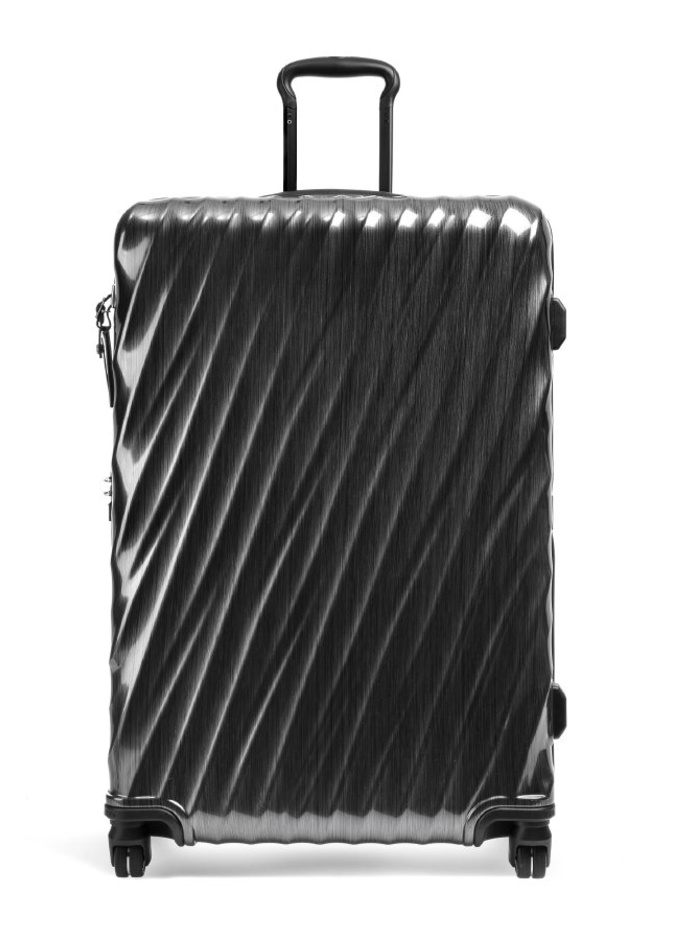 تومي تطلق مجموعة السفر الجديدة 