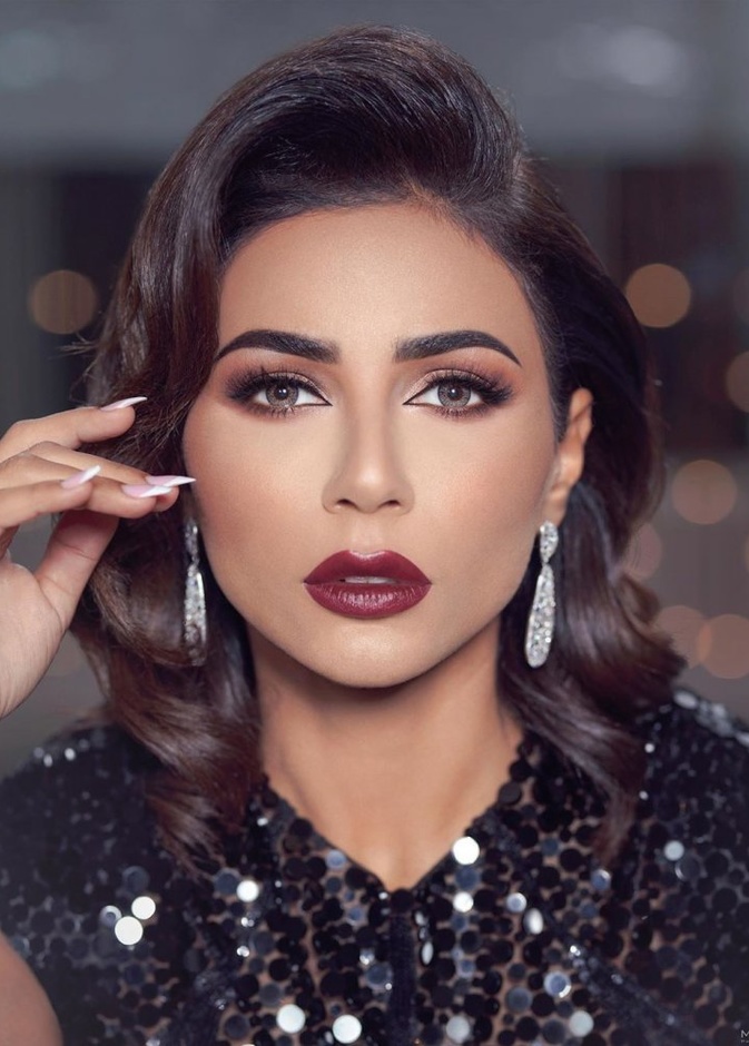 اطلالات مهيرة عبد العزيز الجمالية عام 2020 مع رسمات المكياج البرونزي