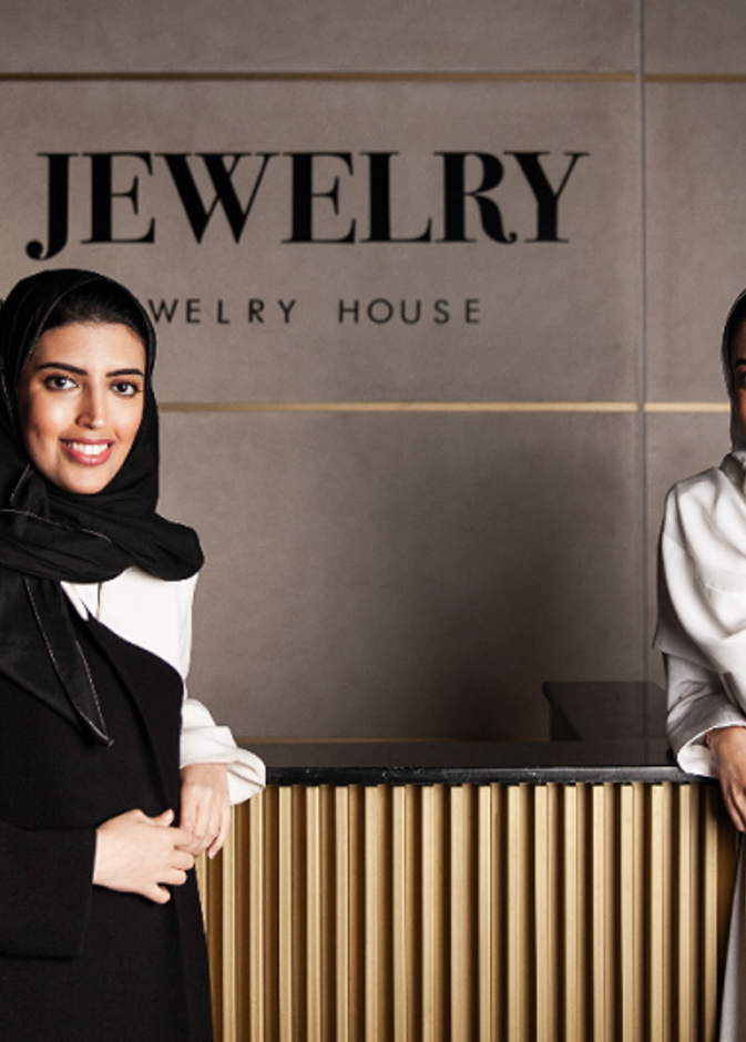 المصممتان السعوديتان العنود والجازي الثنيان