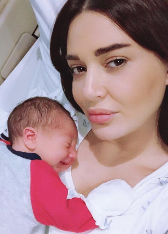 عايدت سيرين عبد النور ابنها كريستيانو بعيد ميلاده الثاني ونشرت صورة من ولادتها
