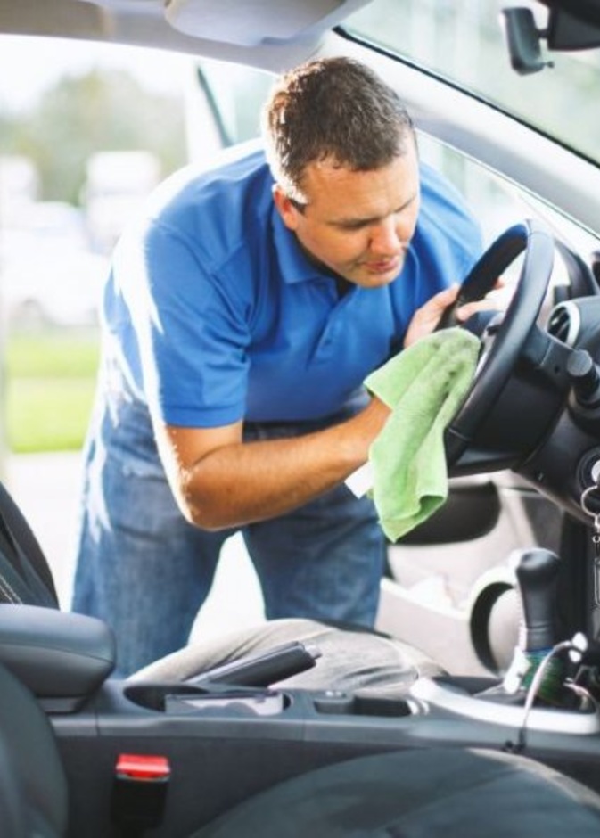  تعقيم السيارة لتجنب الإصابة بفيروس كورونا