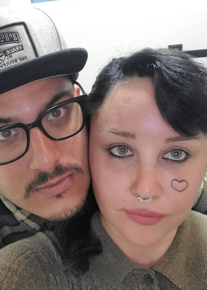 اماندا بينز وخطيبها