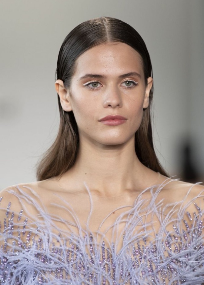 صيحات الايلاينر الابيض على الجفون العليا من Pamella Roland