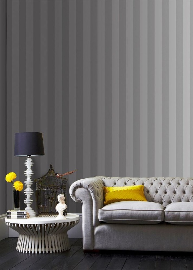 ورق جدران مخطط بأسلوب بسيط وأنيق لغرفة معيشة مميزة