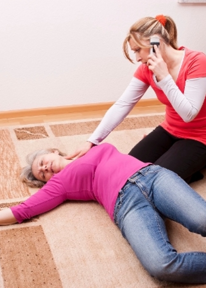 الإتصال بالطوارئ أول خطوات إسعاف الإصابة بالتيار الكهربائي