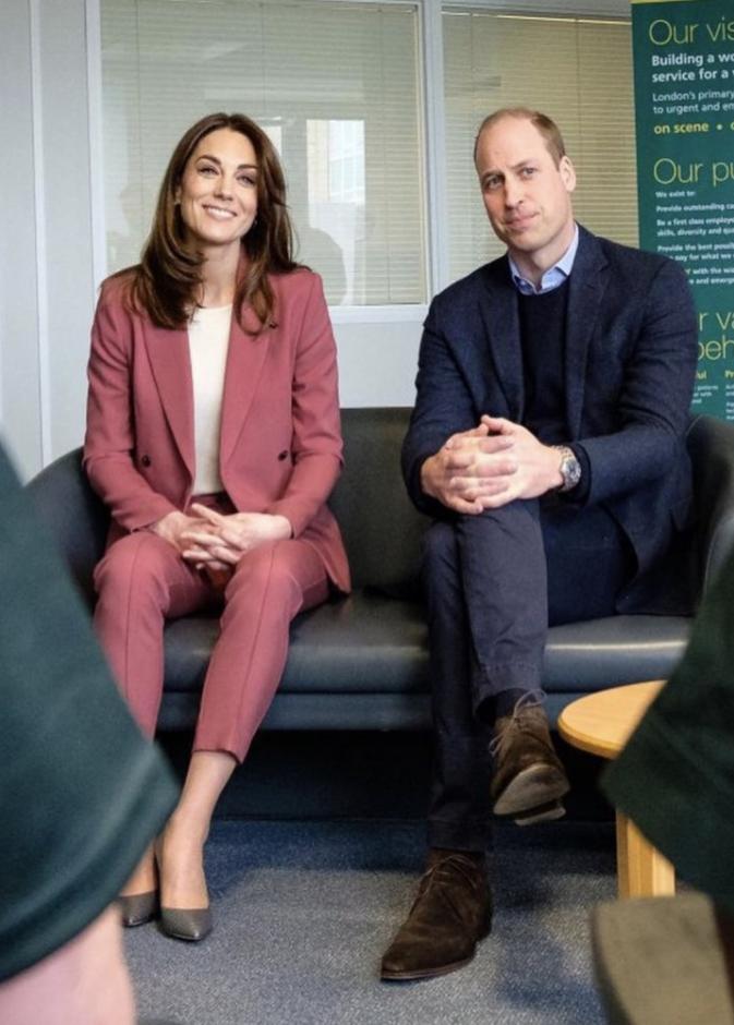 كيت ميدلتون والأمير ويليام في لندن لشكر الفريق الطبي في London Ambulance Center