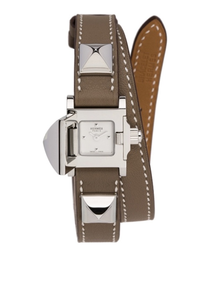 ساعات مزدانة بسوار جلد 