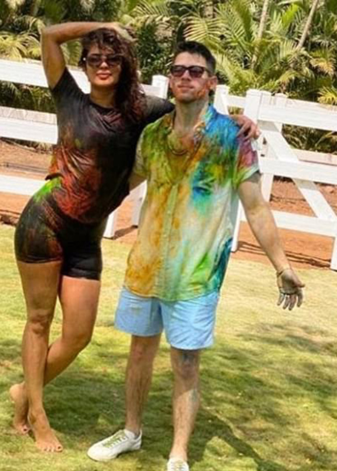 بريانكا تشوبرا ونيك جوناس ينشران صورة من عزلتهما الصحية الاختيارية