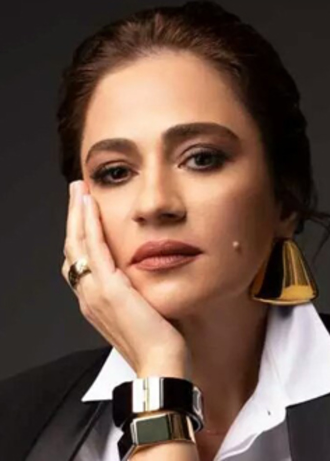  جوليا بطرس مطربة لبنانية ولدت في 1 أبريل