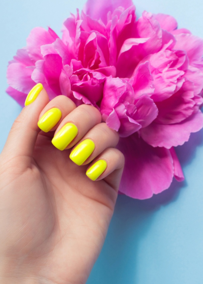 الألوان البراقة من أحدث ألوان ربيع 2020