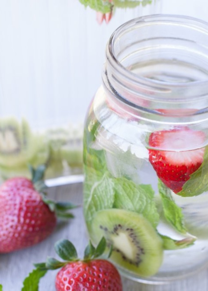 مشروب الكيوي و الفراولة و النعناع يعزز المناعة