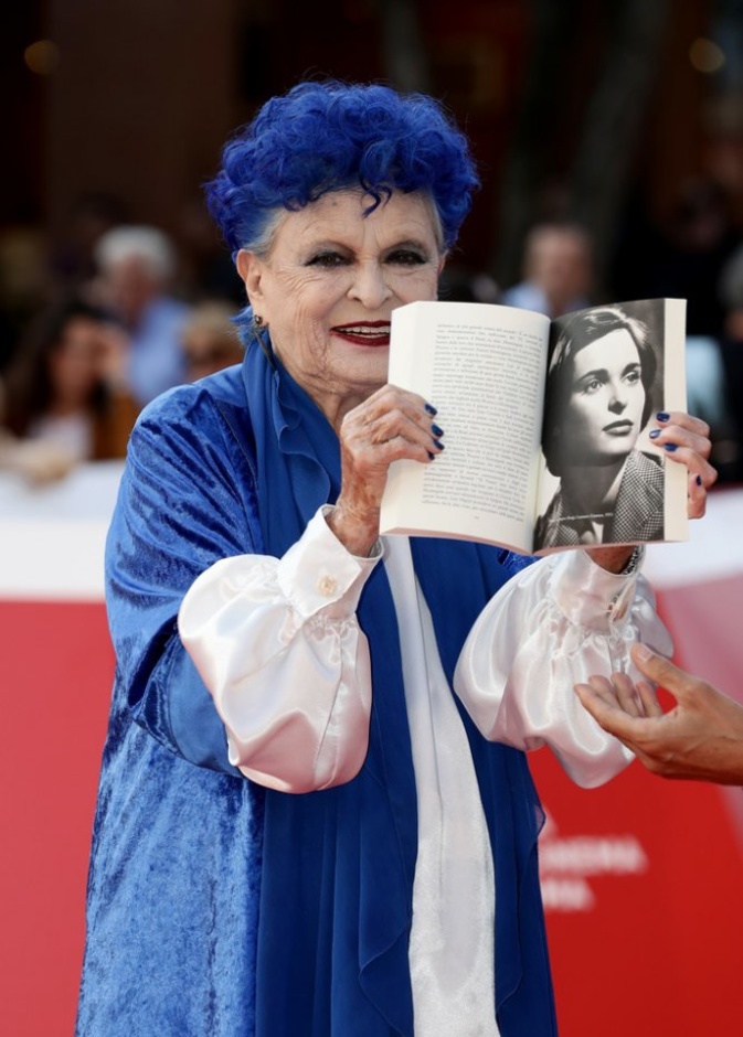 لوتشيا بوسيه 