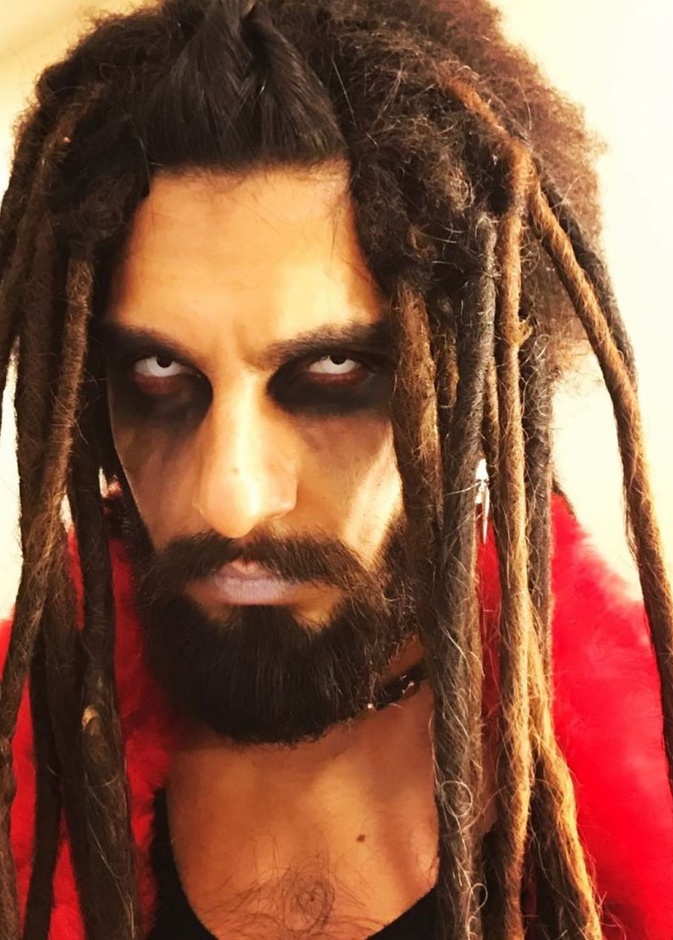 رانفير سينغ يمازح معجبيه من عزلته الصحية