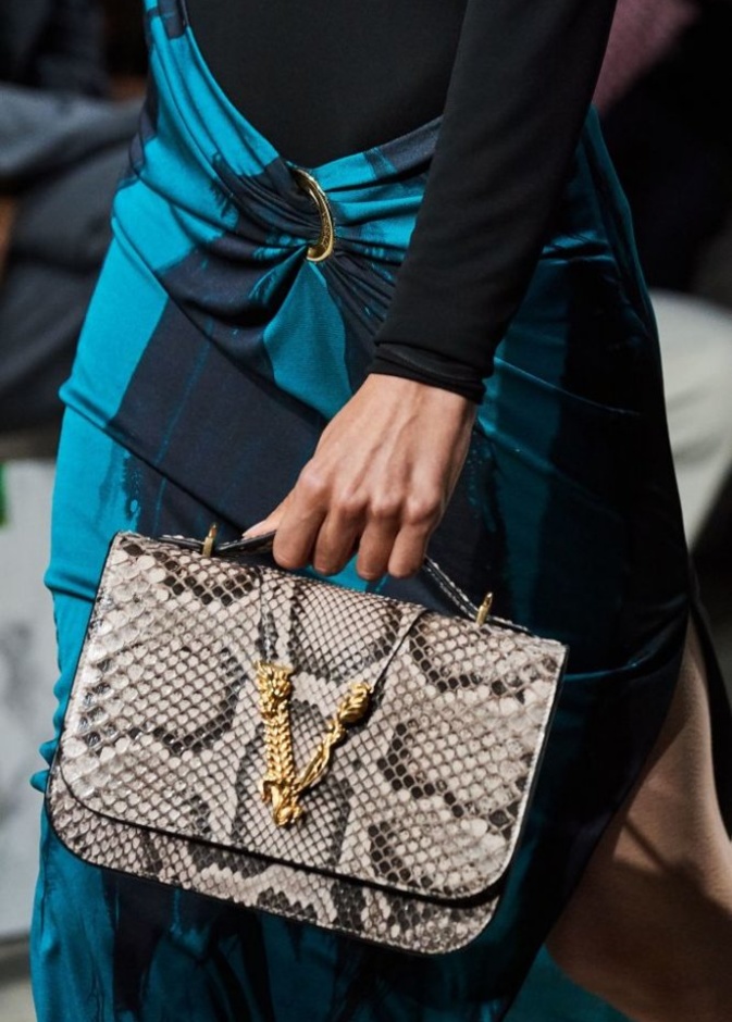  حقيبة يد بنقشة جلد الأفعى من Gucci