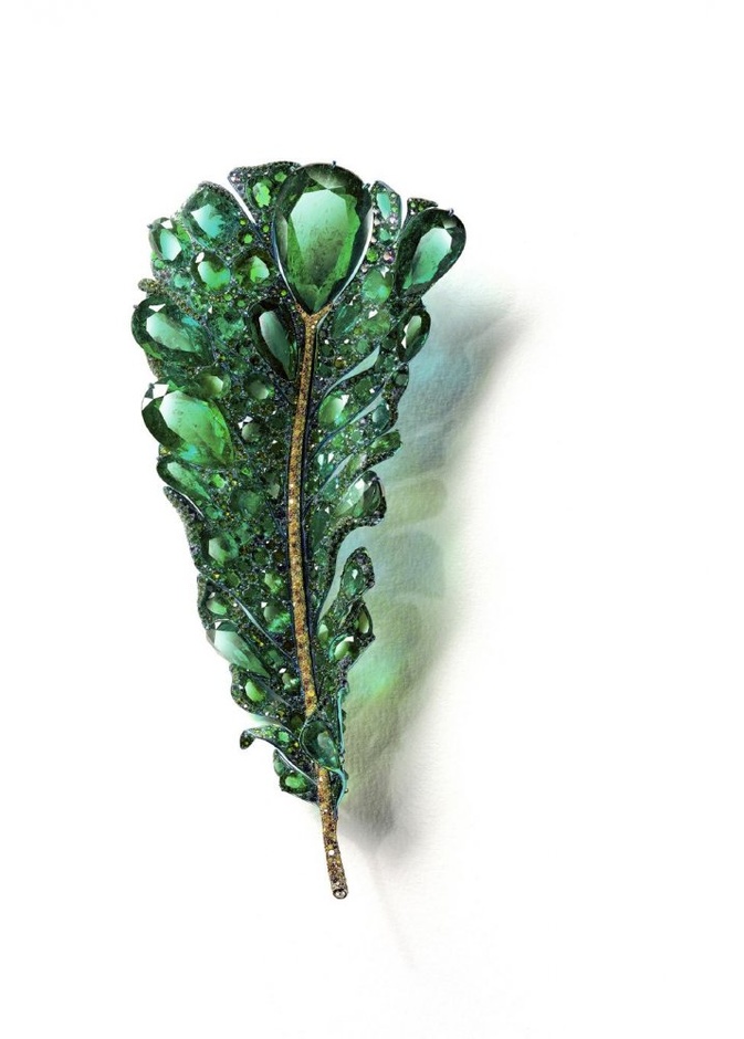 بروش الريشة الخضراء Green Plumule Brooch التحفة الثانية من مجموعة Black Label Masterpiece لعام 2020